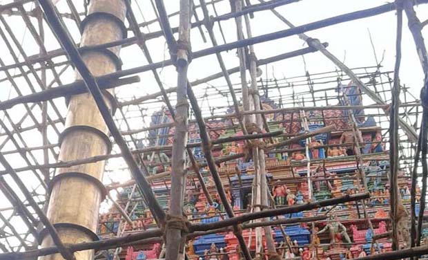 The flag mast of the ancient Sri Parthasarathy Swamy temple, Triplicane, is getting refurbished ahead of the consecration
on June 12. (Photo: DC) The flag mast of the ancient Sri Parthasarathy Swamy temple, Triplicane, is getting refurbished ahead of the consecration
on June 12. (Photo: DC)